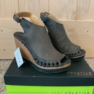 Very Volatile Absolute wedges NWT Size 9